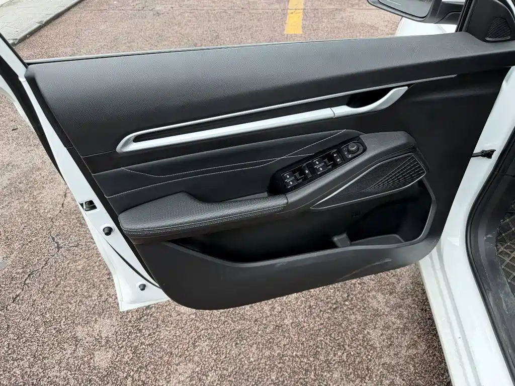 Geely Emgrand — миниатюра 6