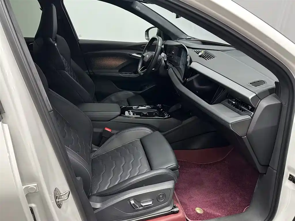 Audi Q6L e-tron — миниатюра 11