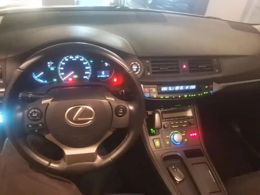 Lexus CT — миниатюра 10