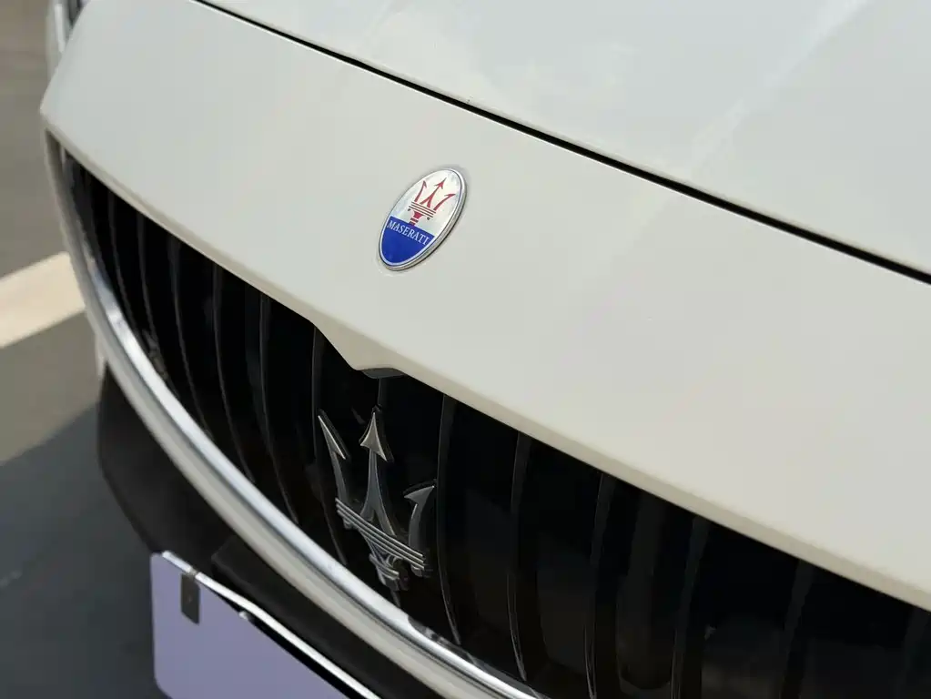 Maserati Quattroporte — миниатюра 17