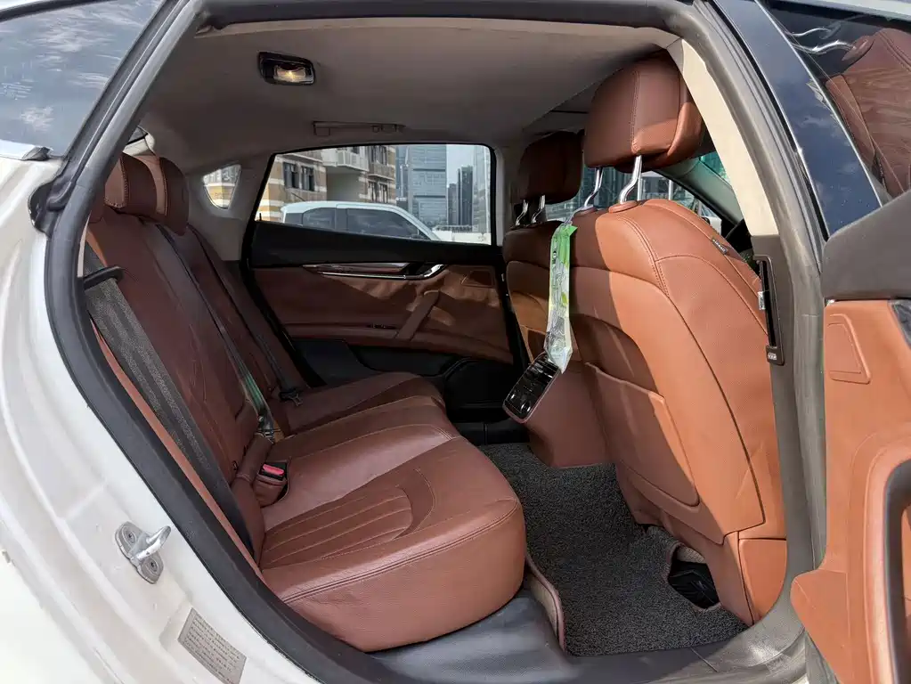 Maserati Quattroporte — миниатюра 9