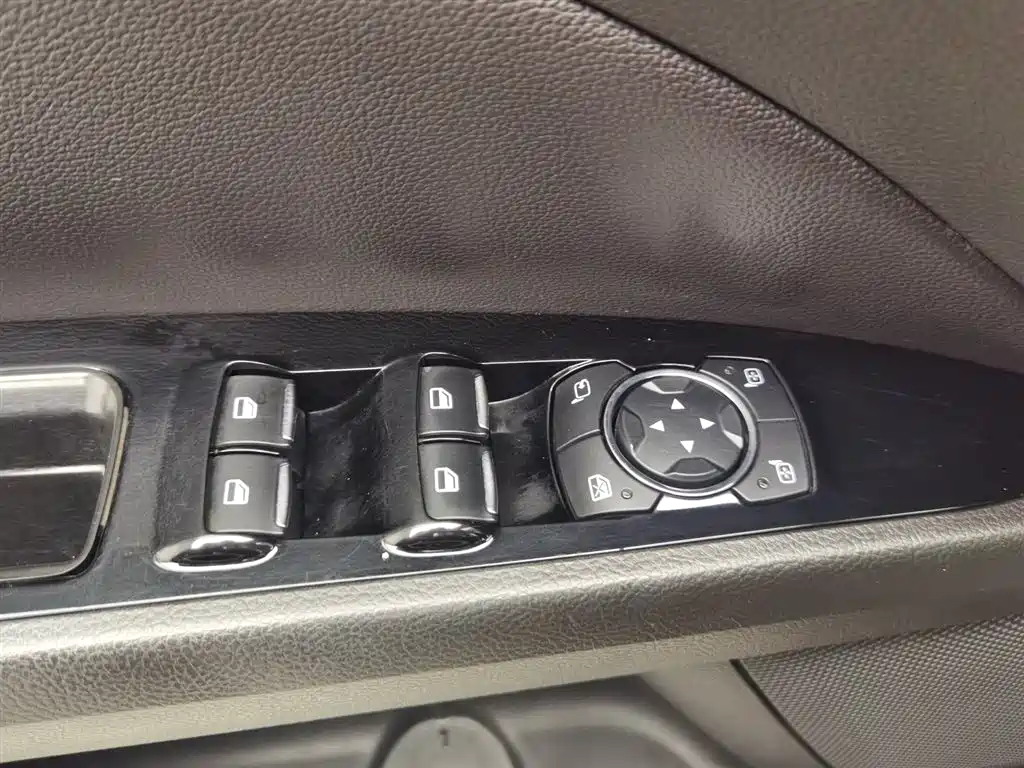 Ford Mondeo 2013 2.0L GTDi200 Fashion