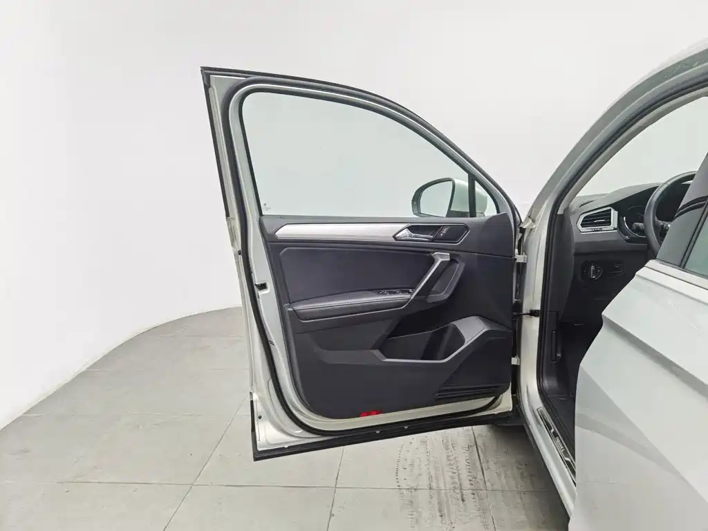 Volkswagen Tiguan L — миниатюра 8