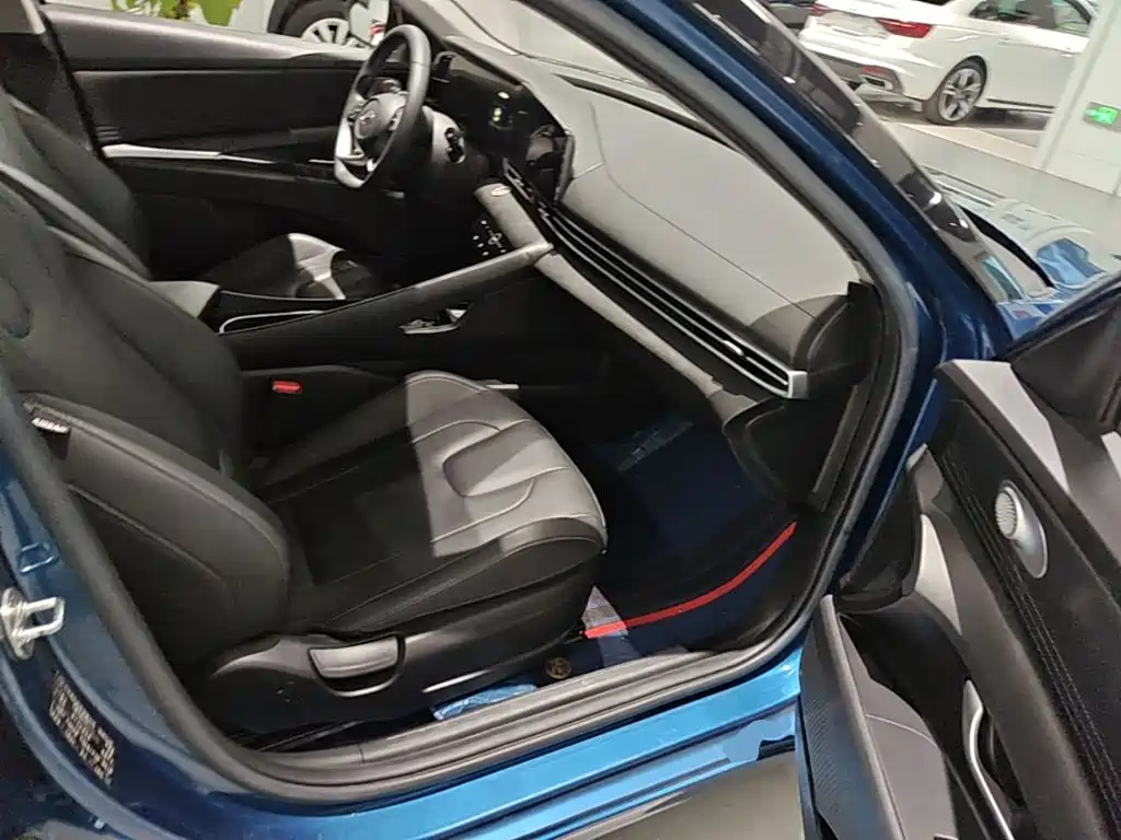Hyundai Elantra — миниатюра 25