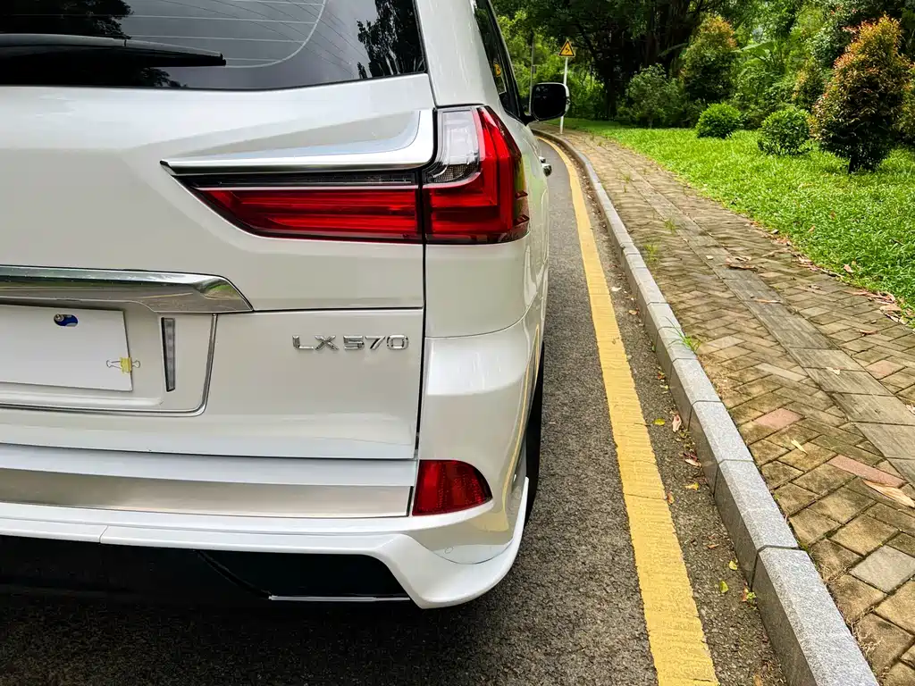 Lexus LX — миниатюра 14