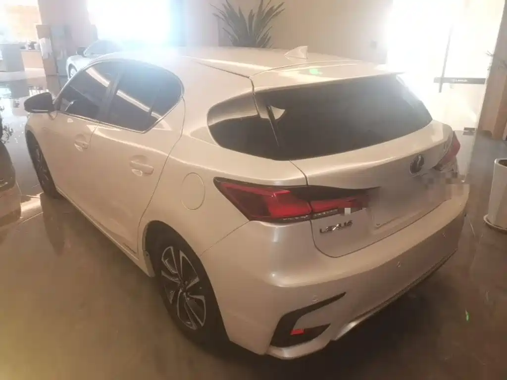Lexus CT — миниатюра 5