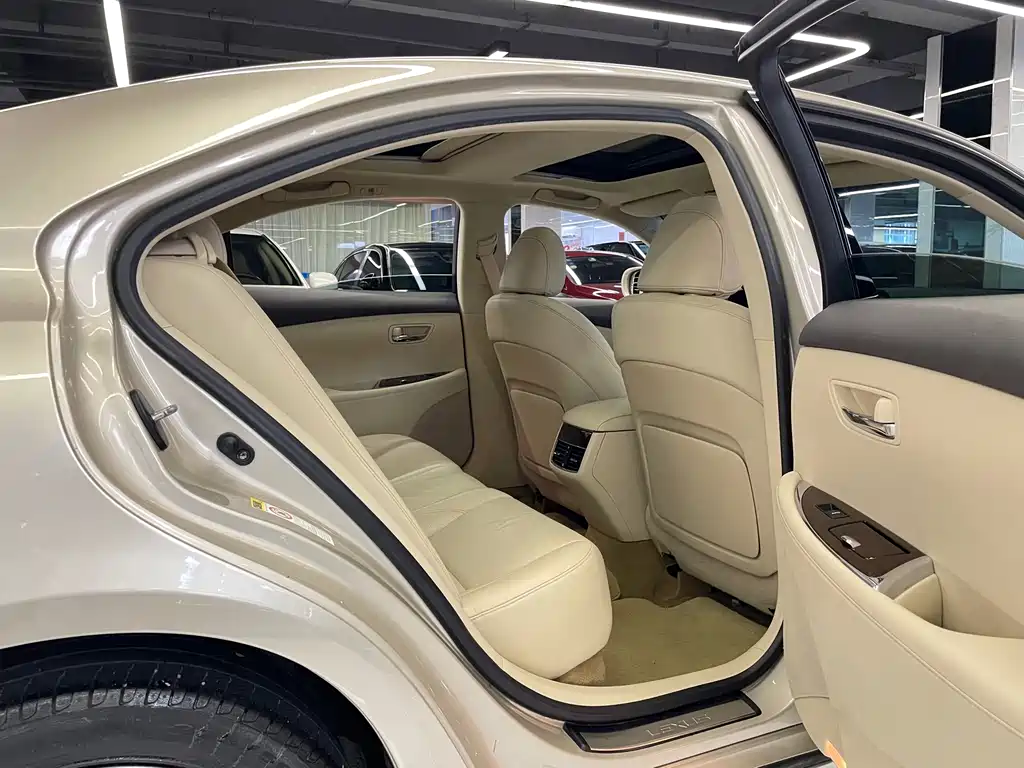 Lexus ES — миниатюра 9