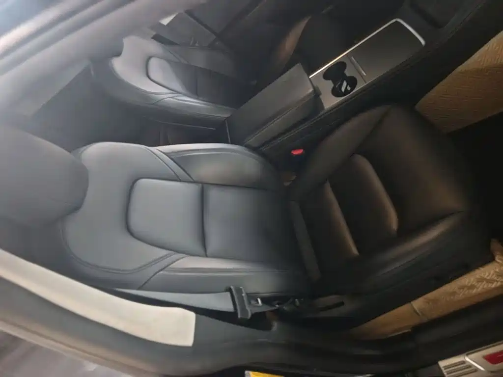 Tesla Model Y — миниатюра 25
