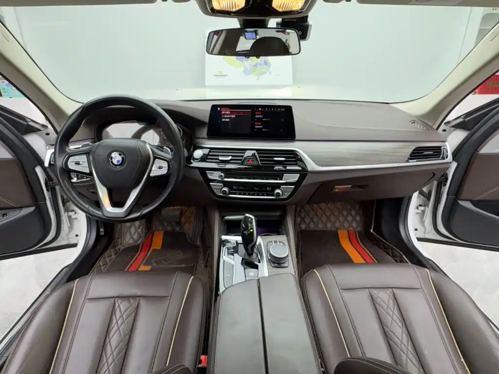 BMW 5 Series — миниатюра 12