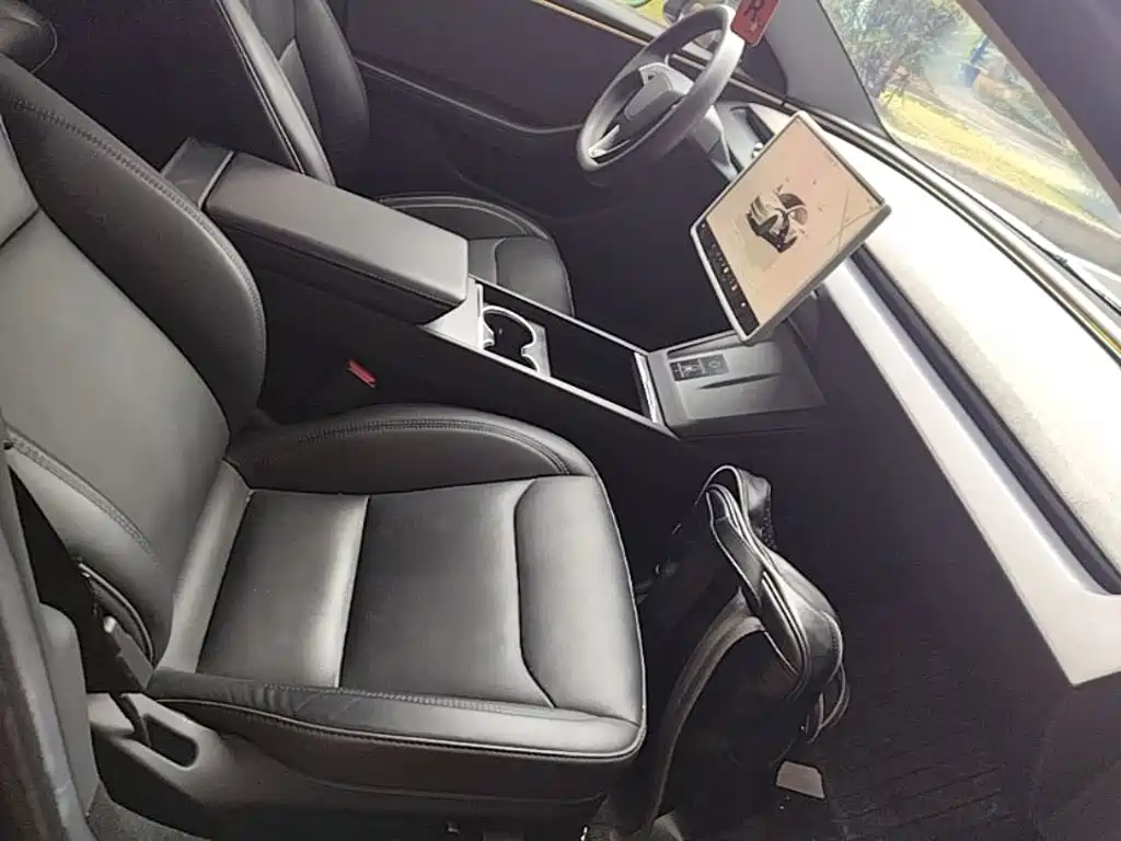 Tesla Model 3 — миниатюра 25