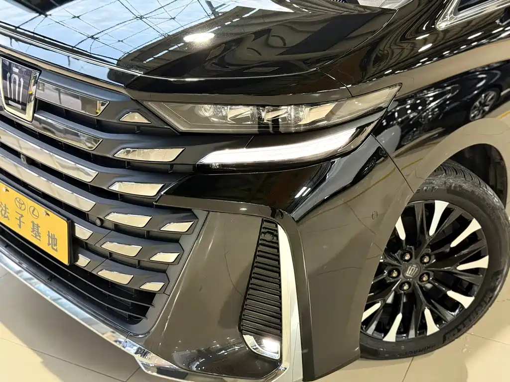 Toyota Vellfire — миниатюра 5
