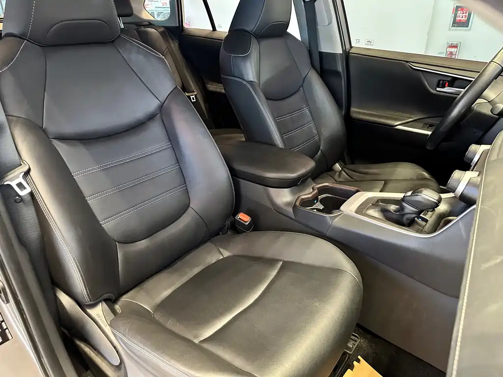 Toyota RAV4 — миниатюра 13