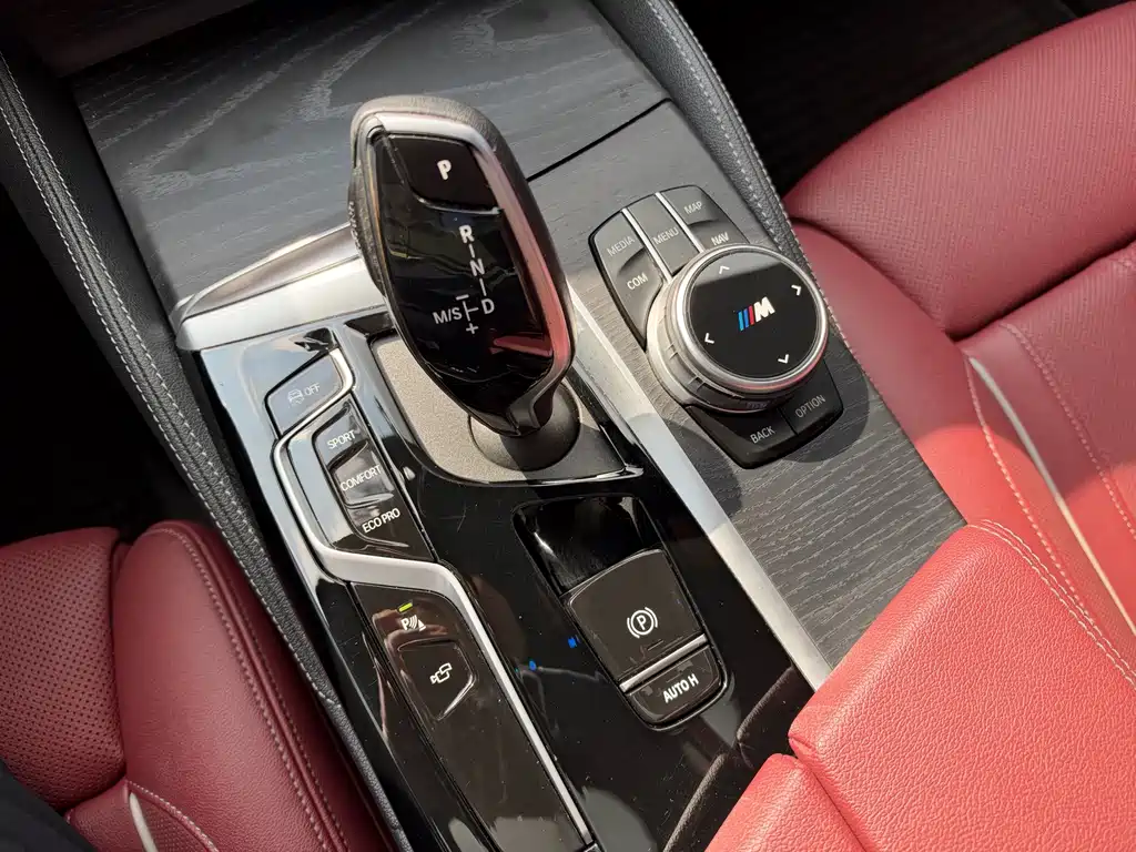 BMW 5 Series — миниатюра 16