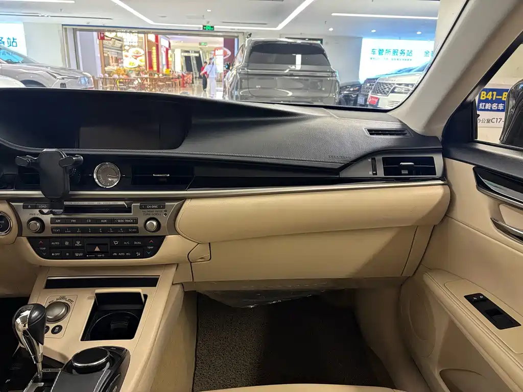 Lexus ES — миниатюра 16