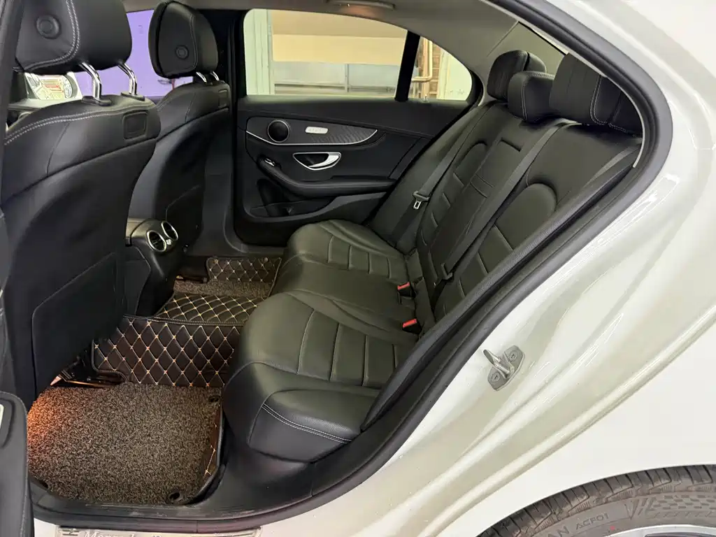 Mercedes-Benz C-Class — миниатюра 6