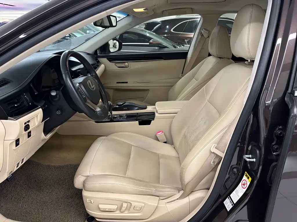 Lexus ES — миниатюра 7