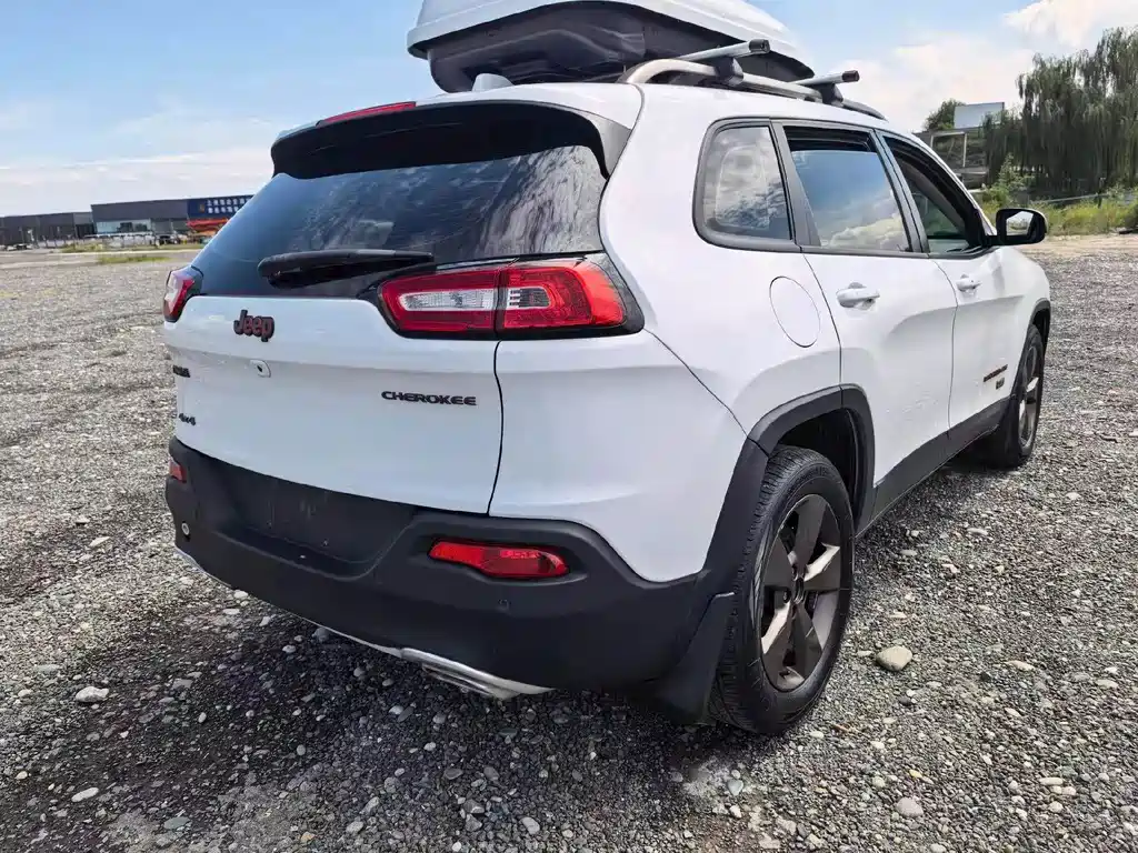 Jeep Cherokee — миниатюра 6