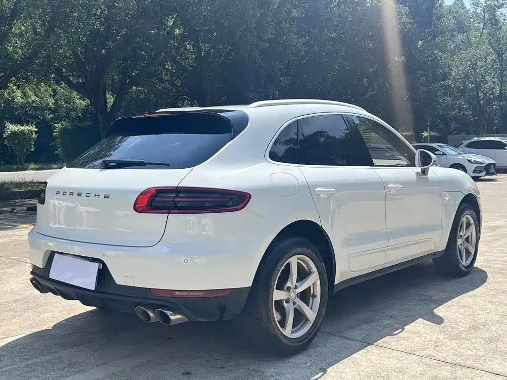 Porsche Macan — миниатюра 7