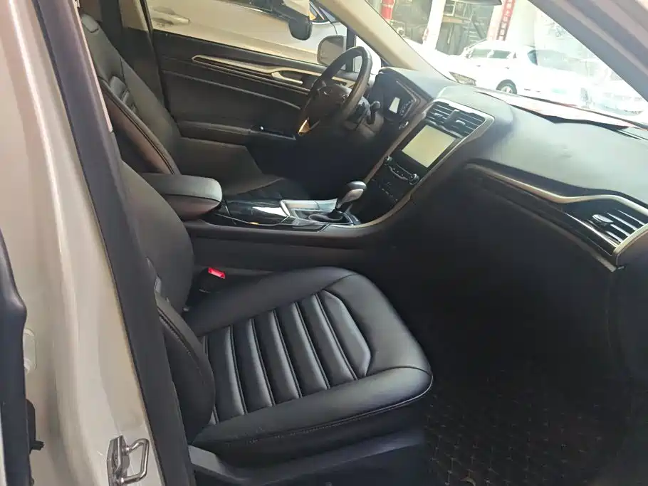 Ford Mondeo — миниатюра 8