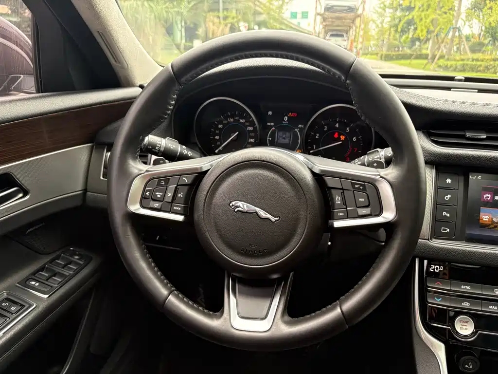 Jaguar XFL — миниатюра 14