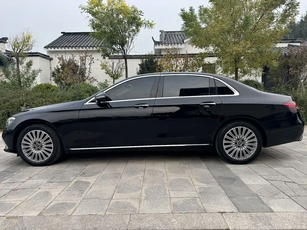 Mercedes-Benz E-Class — миниатюра 13