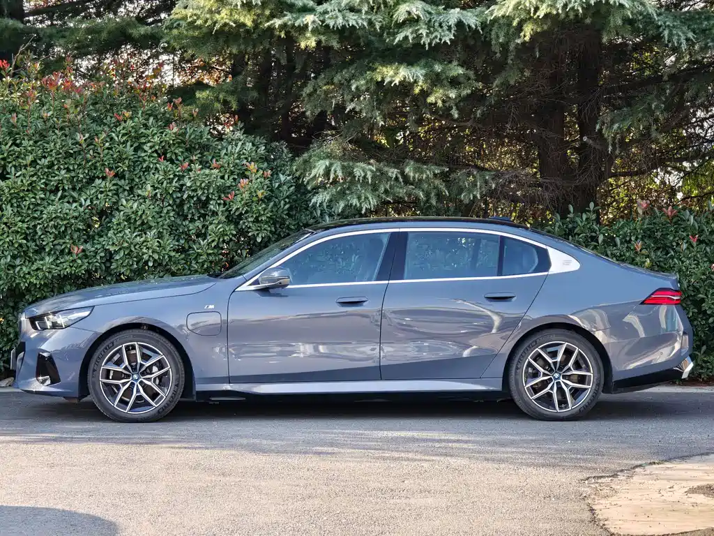 BMW I5