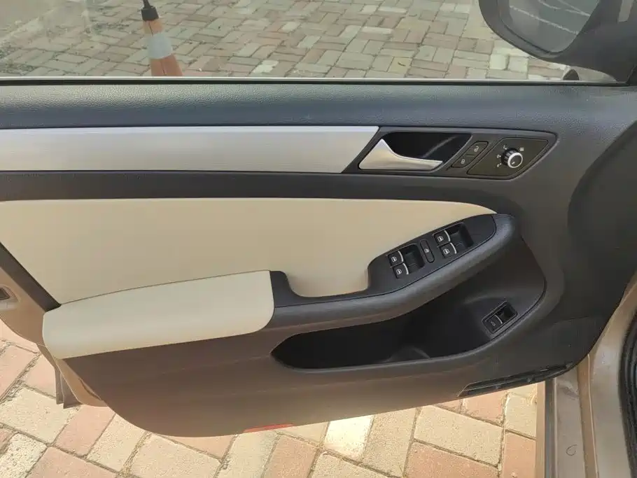 Volkswagen Sagitar — миниатюра 7