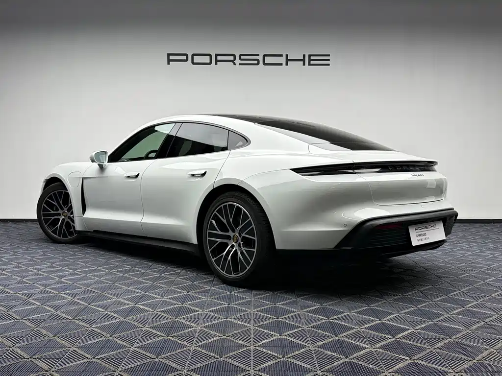 Porsche Taycan — миниатюра 13