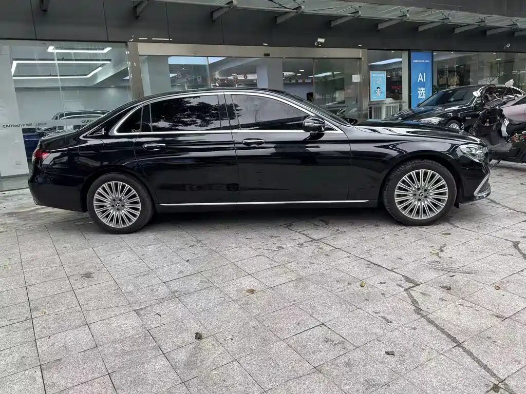 Mercedes-Benz E-Class — миниатюра 3