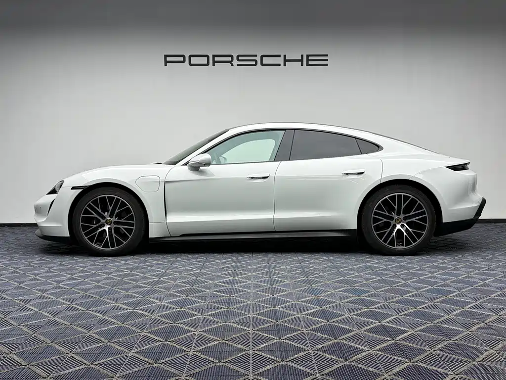 Porsche Taycan — миниатюра 10