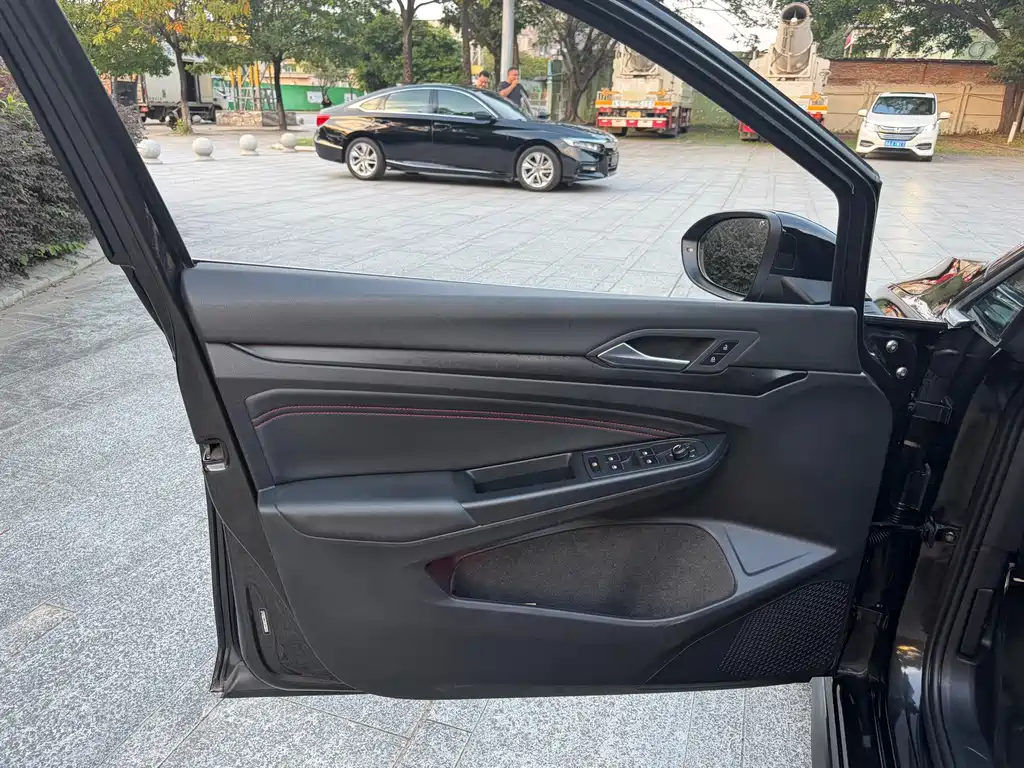 Volkswagen Golf GTI — миниатюра 22