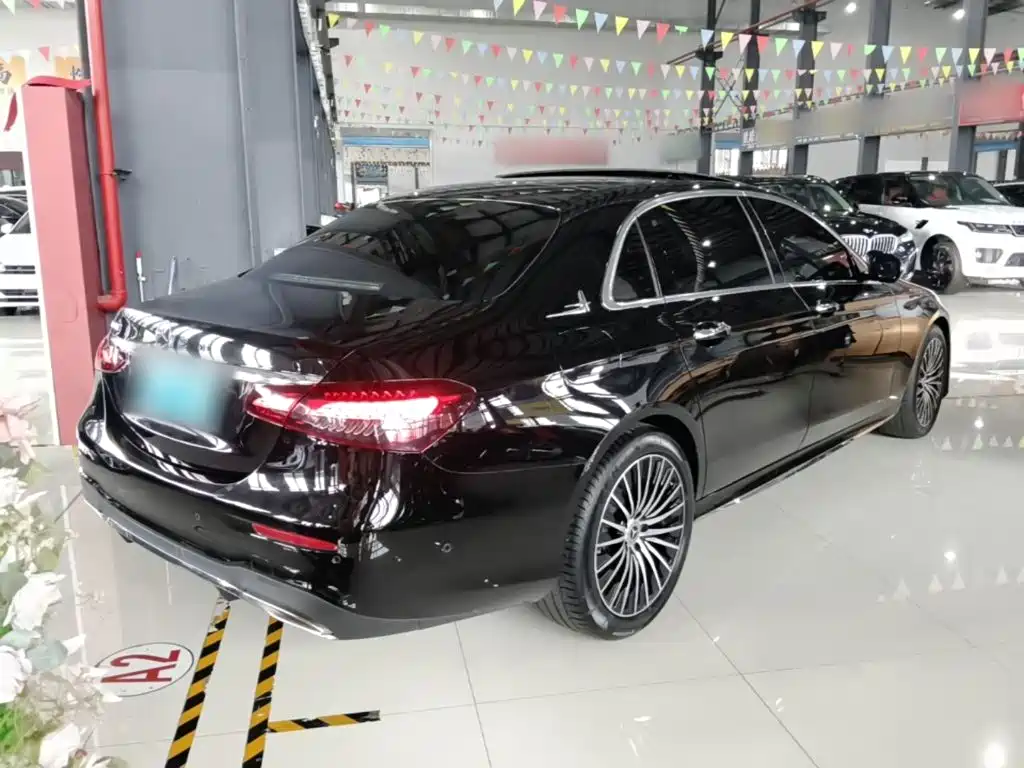 Mercedes-Benz E-Class — миниатюра 7