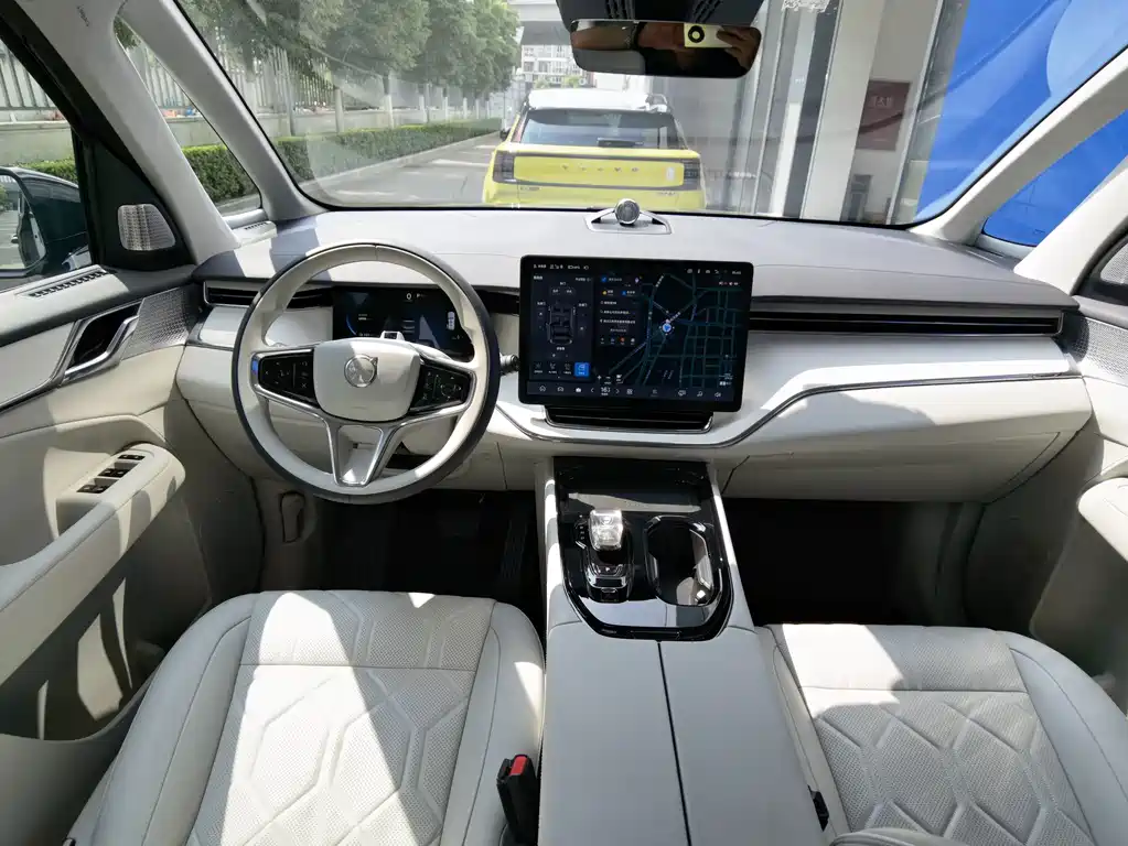 Volvo EM90 — миниатюра 17