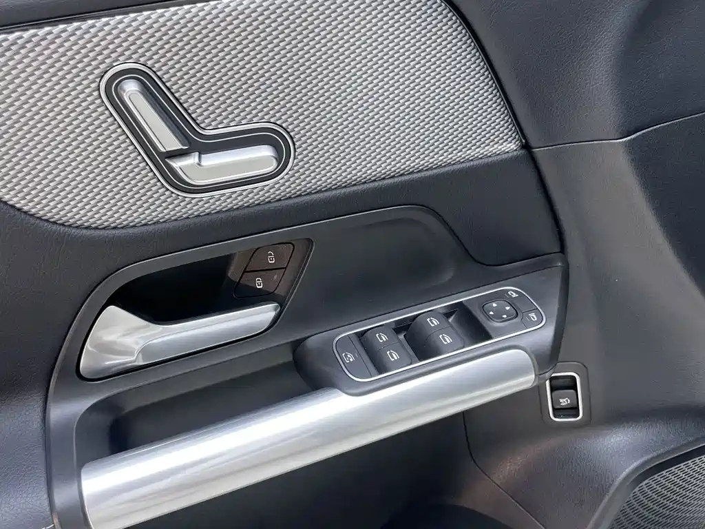 Mercedes-Benz GLA — миниатюра 13