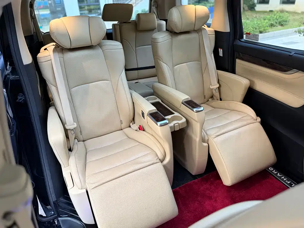 Toyota Alphard — миниатюра 14