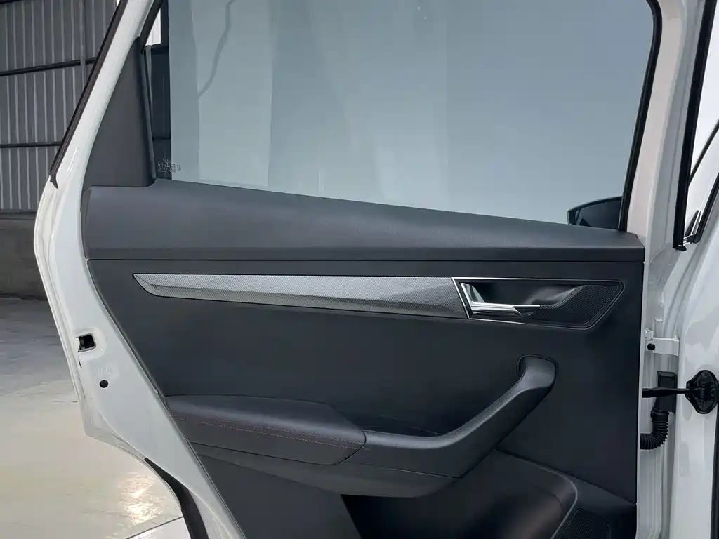 Skoda Karoq — миниатюра 19