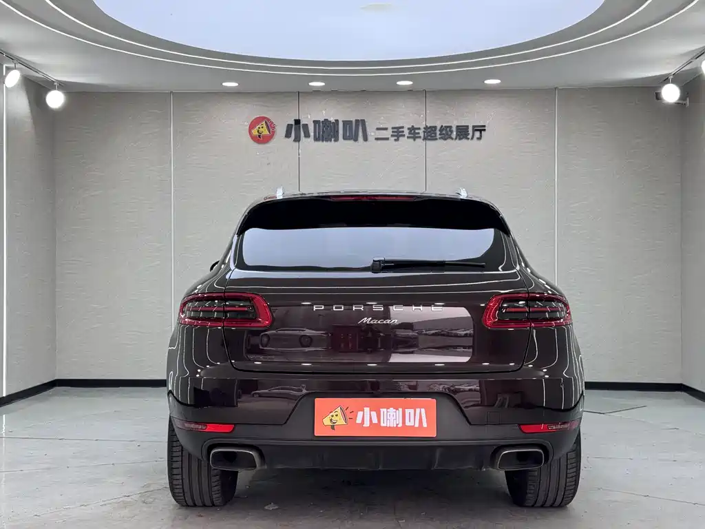 PORSCHE MACAN