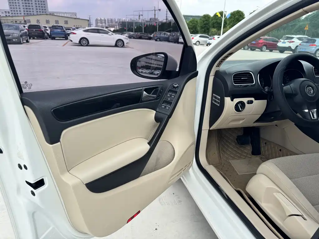 Volkswagen Golf — миниатюра 10