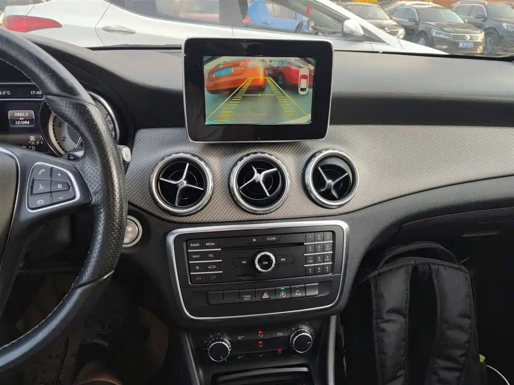 MERCEDES-BENZ  GLA