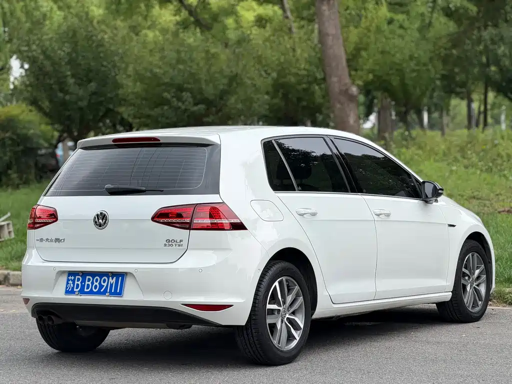 Volkswagen Golf 2017 230TSI AT Luxury