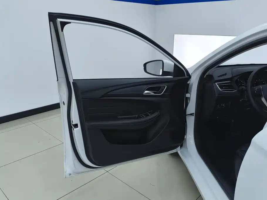 Roewe i5 — миниатюра 7