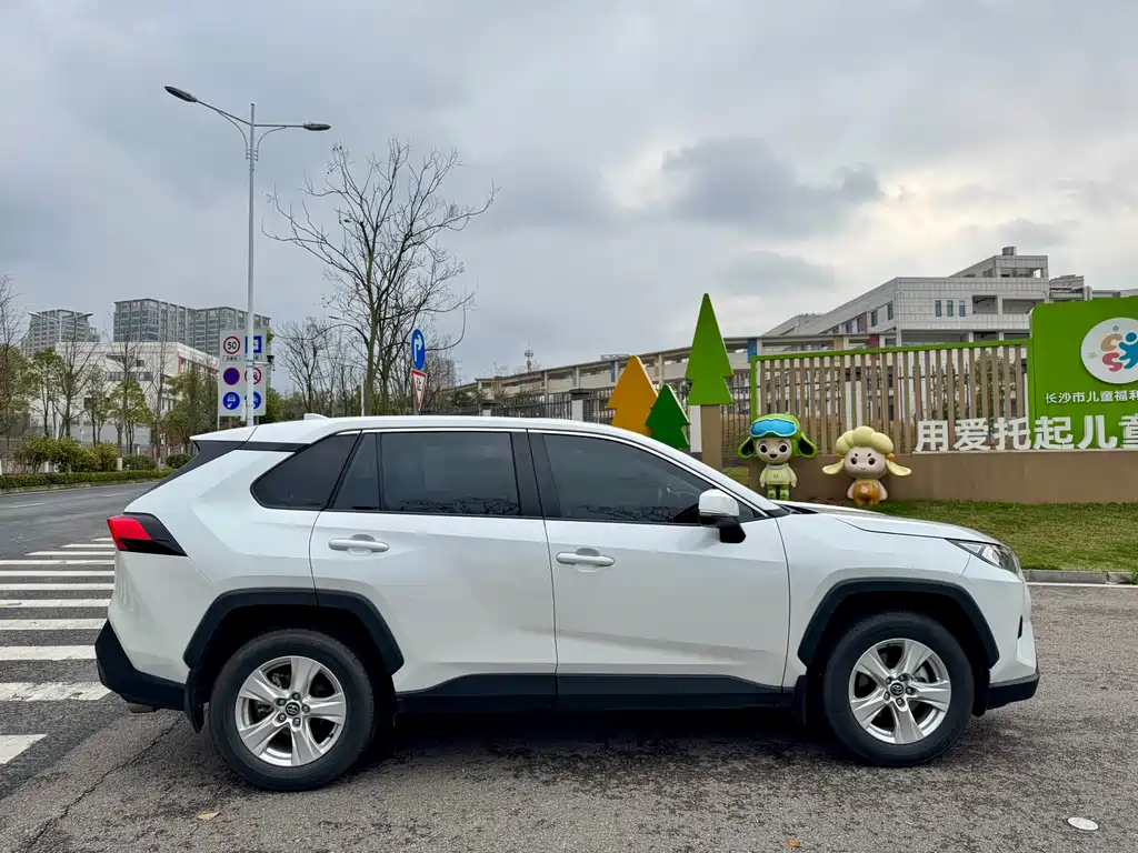 Toyota RAV4 — миниатюра 16