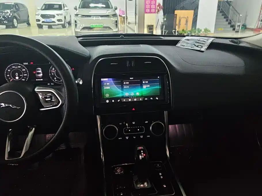 Jaguar XEL — миниатюра 13