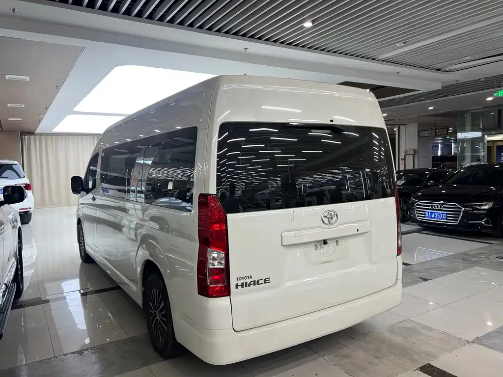 Toyota Hiace — миниатюра 13
