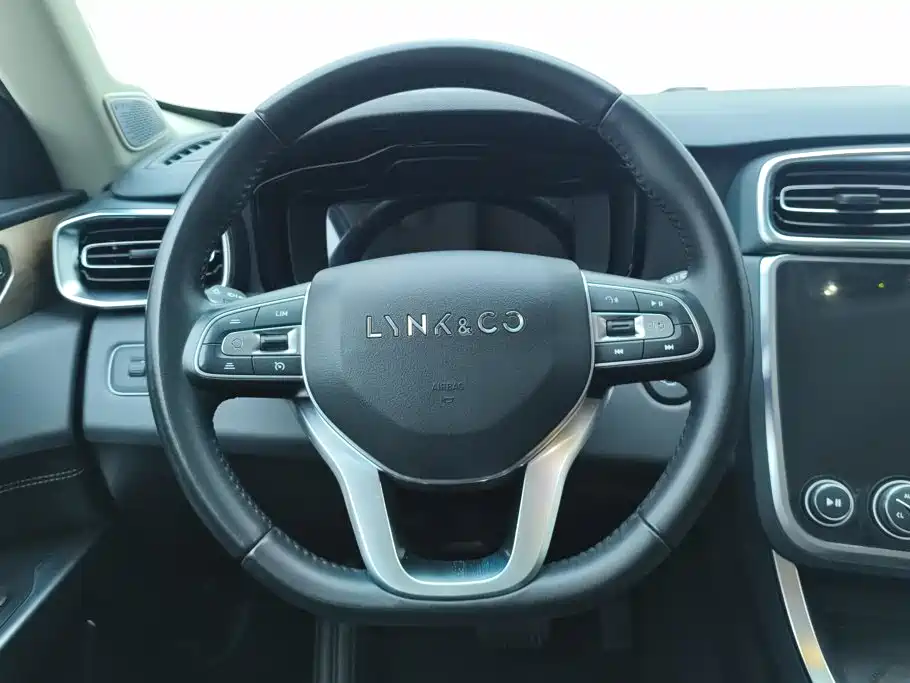 Lynk & Co 01 — миниатюра 15