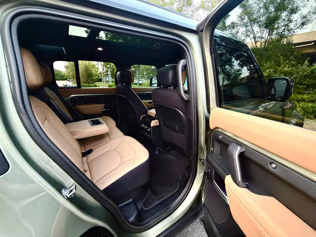 Land Rover Defender — миниатюра 6