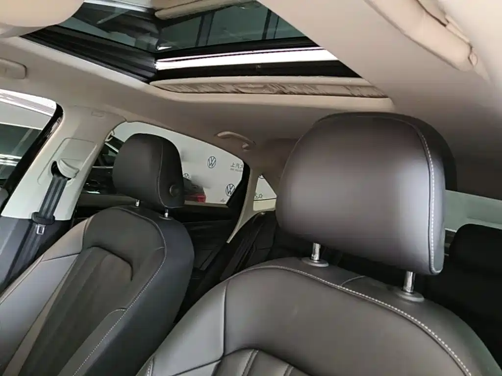 Volkswagen Passat PHEV — миниатюра 18