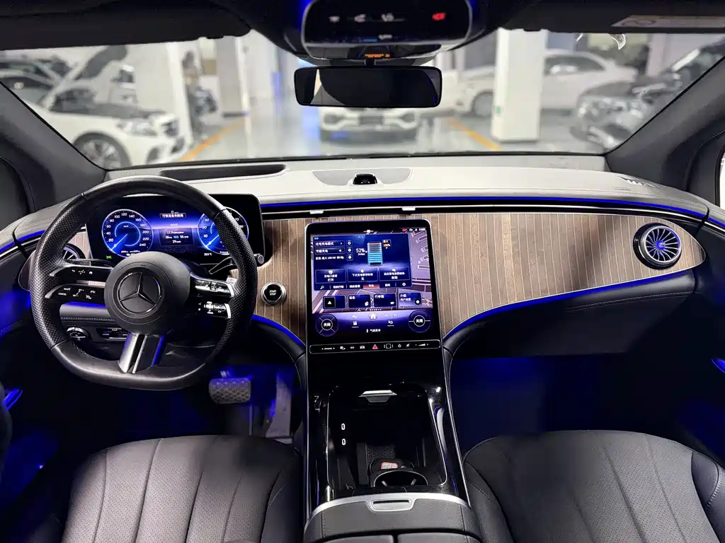 Mercedes-Benz EQE SUV — миниатюра 10