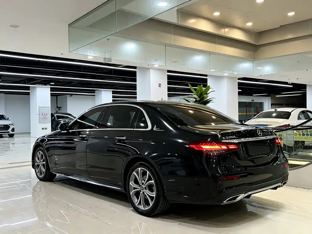 Mercedes-Benz E-Class — миниатюра 9