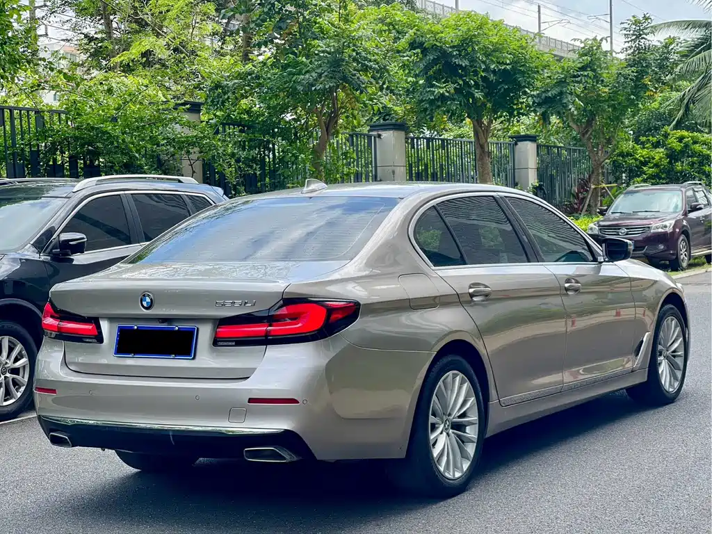 BMW 5 Series — миниатюра 9